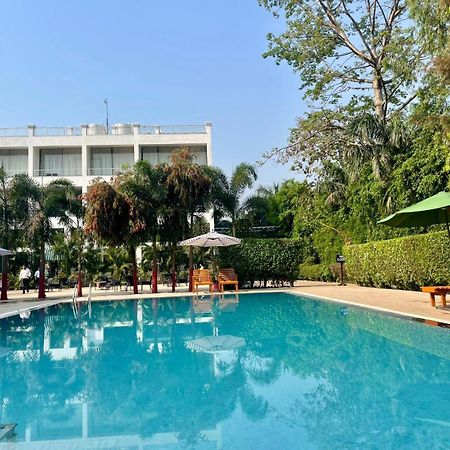 Winsome Resort & Spa Corbett Рамнагар Экстерьер фото