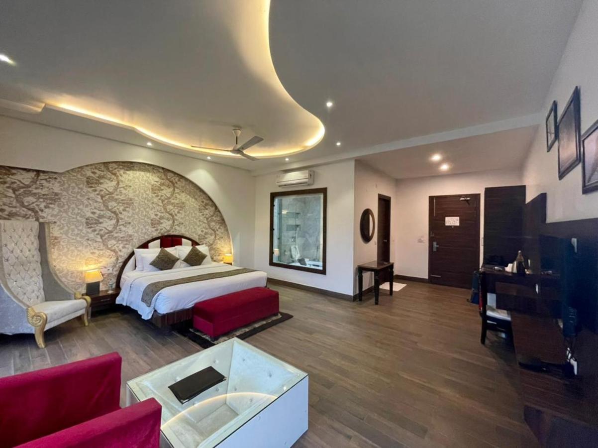 Winsome Resort & Spa Corbett Рамнагар Экстерьер фото
