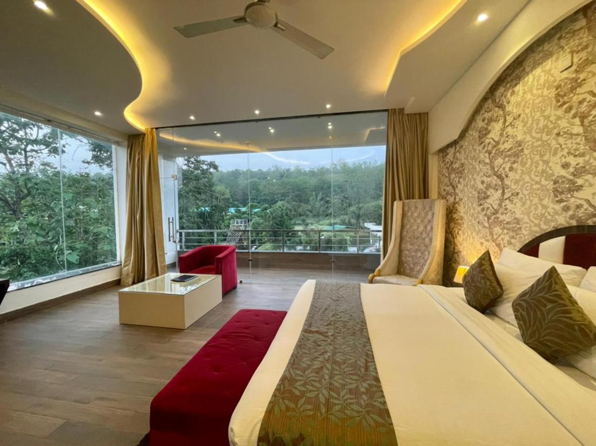 Winsome Resort & Spa Corbett Рамнагар Экстерьер фото
