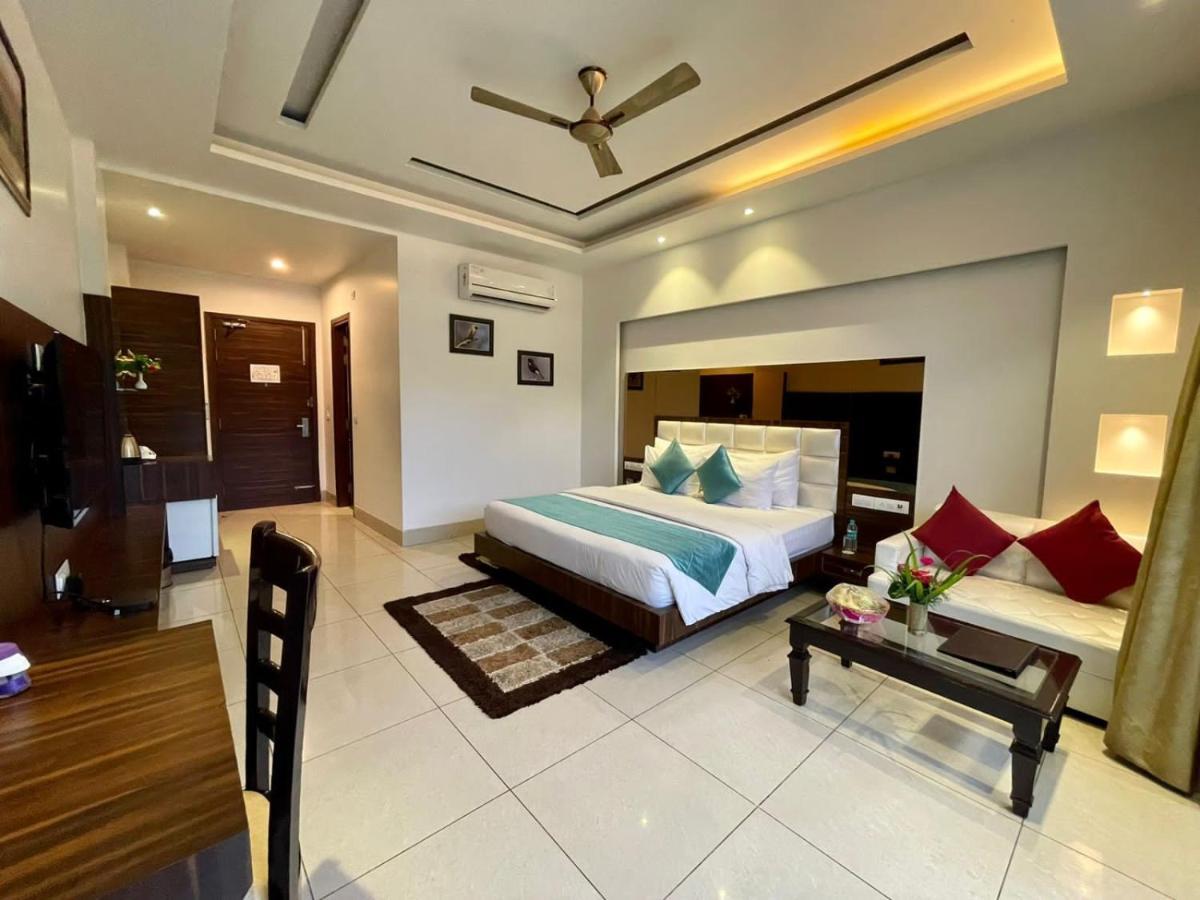 Winsome Resort & Spa Corbett Рамнагар Экстерьер фото