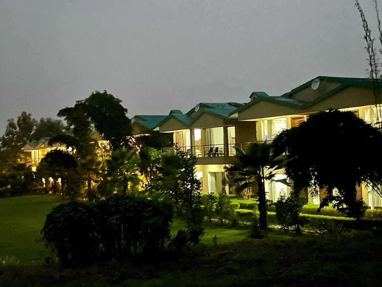 Winsome Resort & Spa Corbett Рамнагар Экстерьер фото