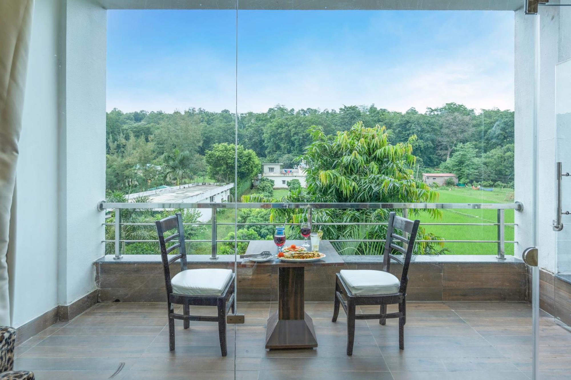 Winsome Resort & Spa Corbett Рамнагар Экстерьер фото