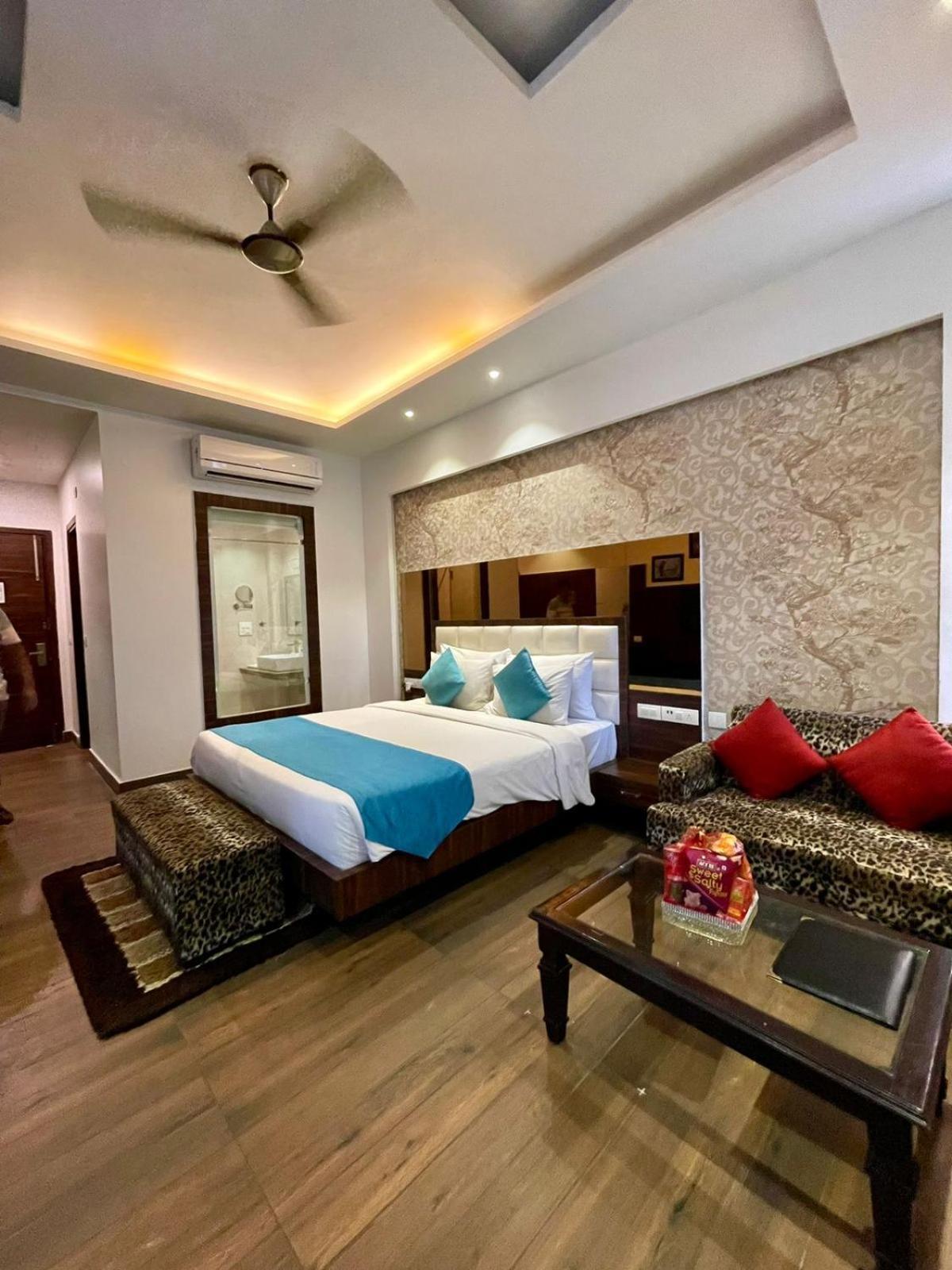 Winsome Resort & Spa Corbett Рамнагар Экстерьер фото