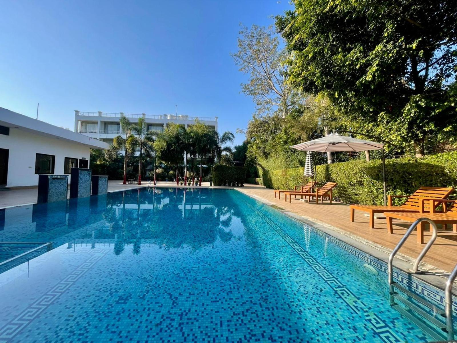 Winsome Resort & Spa Corbett Рамнагар Экстерьер фото