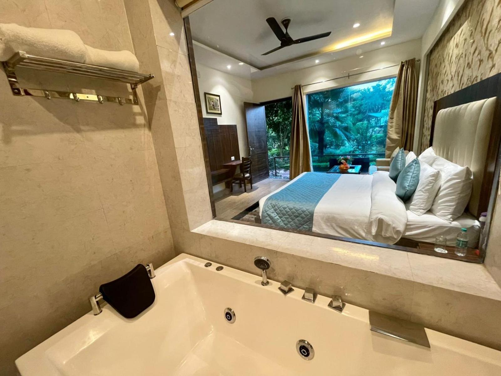 Winsome Resort & Spa Corbett Рамнагар Экстерьер фото
